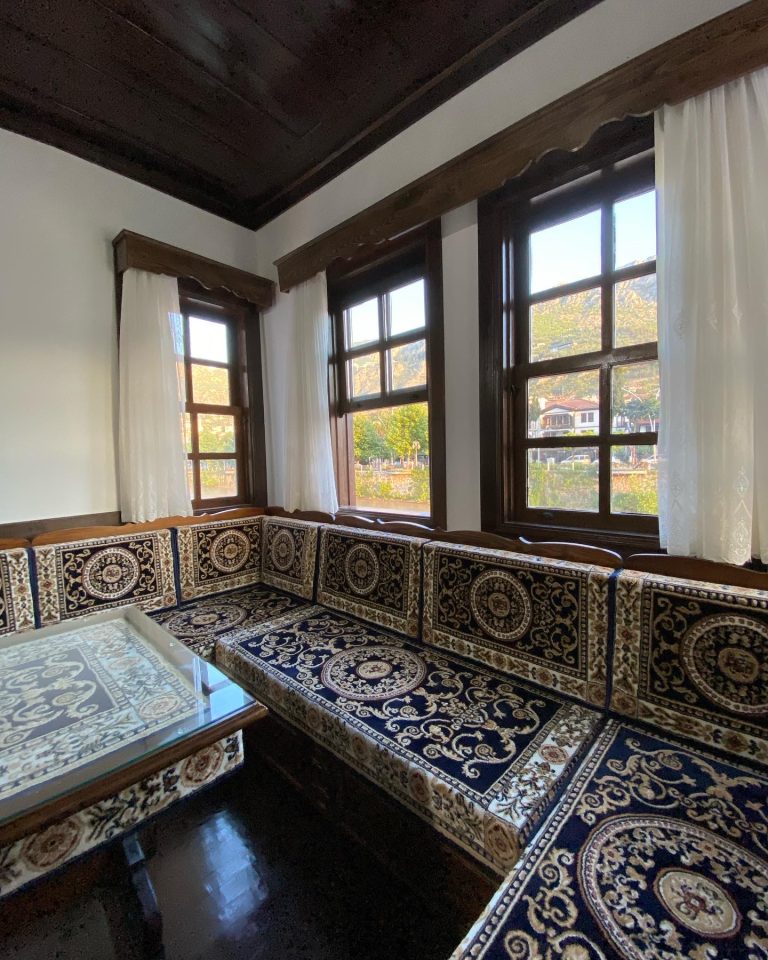Cedar Arabic Majlises